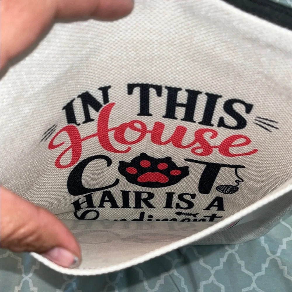 Source Unknown White and Black Cosmetic Bag